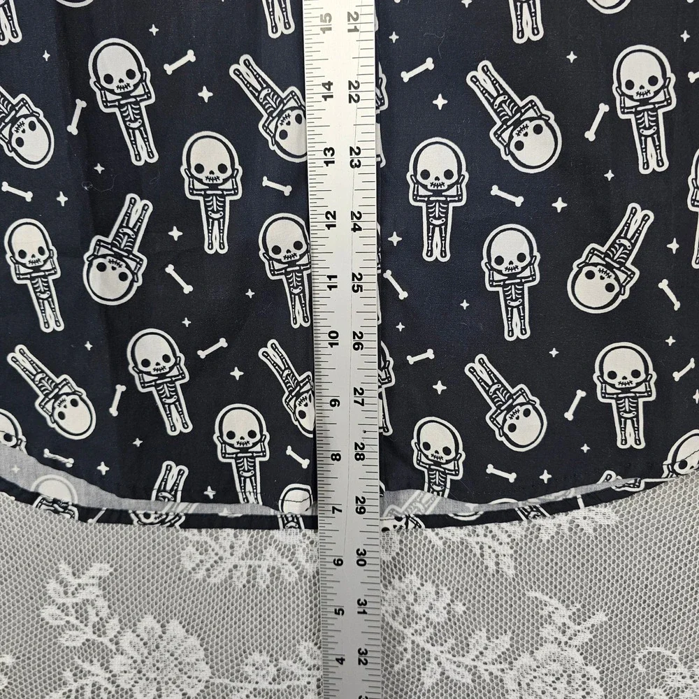 Em‎ & Sprout Skeleton Button Down Shirt Halloween Goth Kawaii Graphic Medium